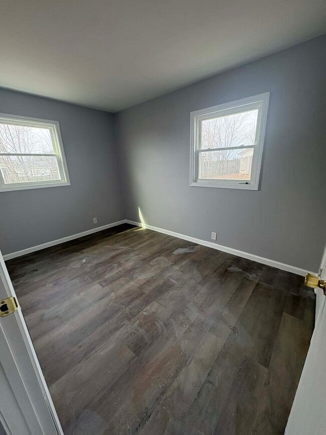 Building Photo - Modern Updates, Classic Comfort!