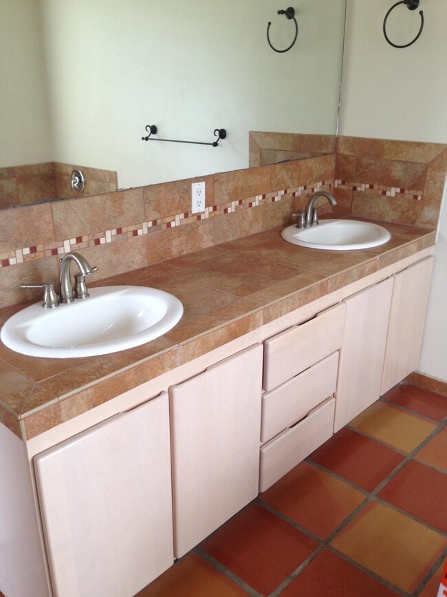 Building Photo - 7 Metate Dr