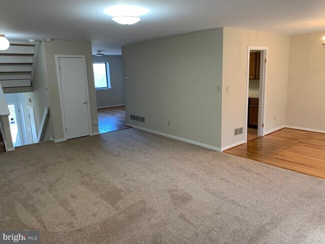 Building Photo - 468 Lynetree Dr