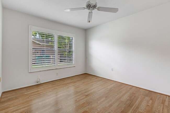 Building Photo - ** LAKEWOOD ** 3 BED / 2 BATH / GARAGE - SINGLE FAMILY HOME - GREAT LOCATION! - PET OK - ANNUAL R...