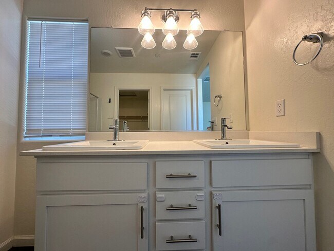 Building Photo - Spacious Tulare home coming soon!