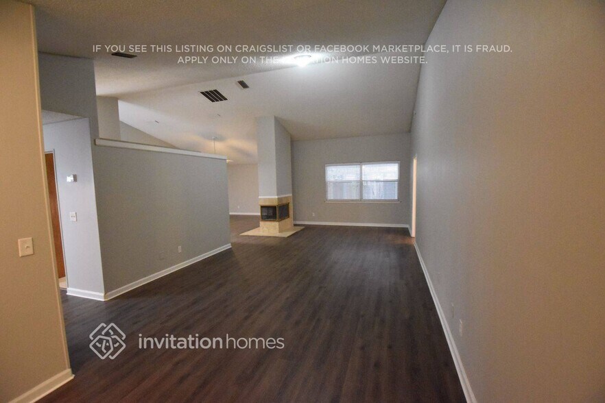 Building Photo - 2139 Lady Di Ln