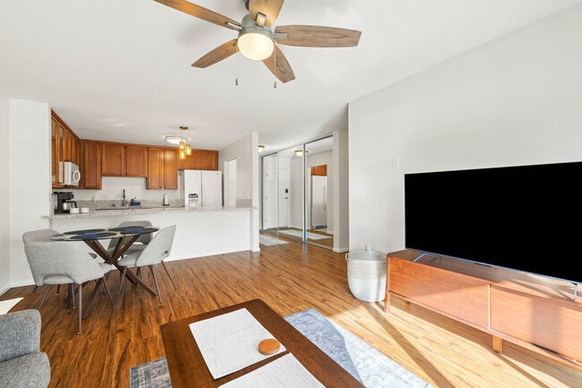 Building Photo - 3030 Suncrest Dr