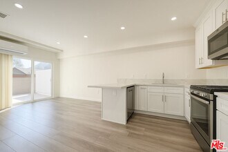 Building Photo - 5244 Whitsett Ave