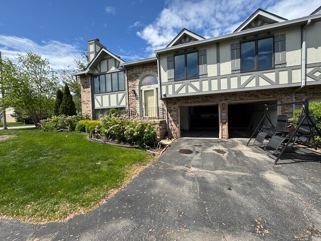 Primary Photo - 17574 Drummond Dr