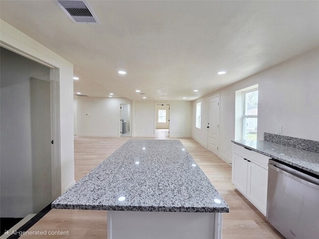 Building Photo - 4607 Englewood St