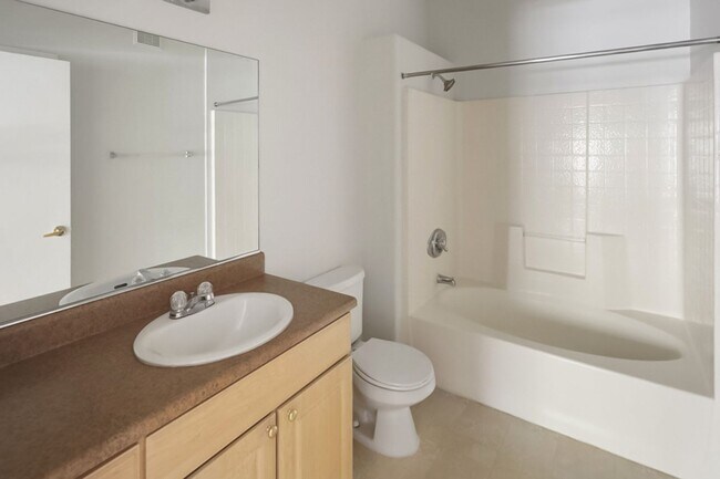 Building Photo - Great 2 Bed, 2 Bath First Story Condo In Northwest Vegas