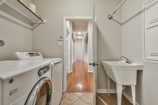 Building Photo - 9506 Gramond Hall Ct