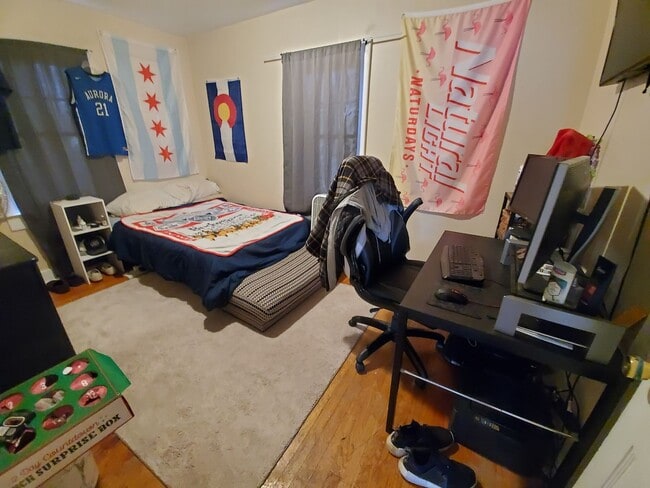 Building Photo - Aug 1st 2026/2027 Pre-leasing Close to 1.5 Blks to CSU & Old Town