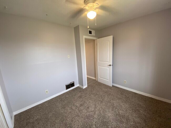 Building Photo - 10387 Yellowstone St