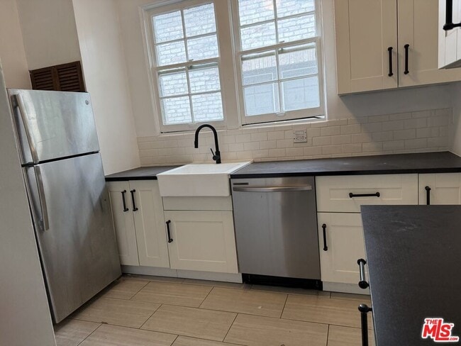 Building Photo - 1132 N Vista St