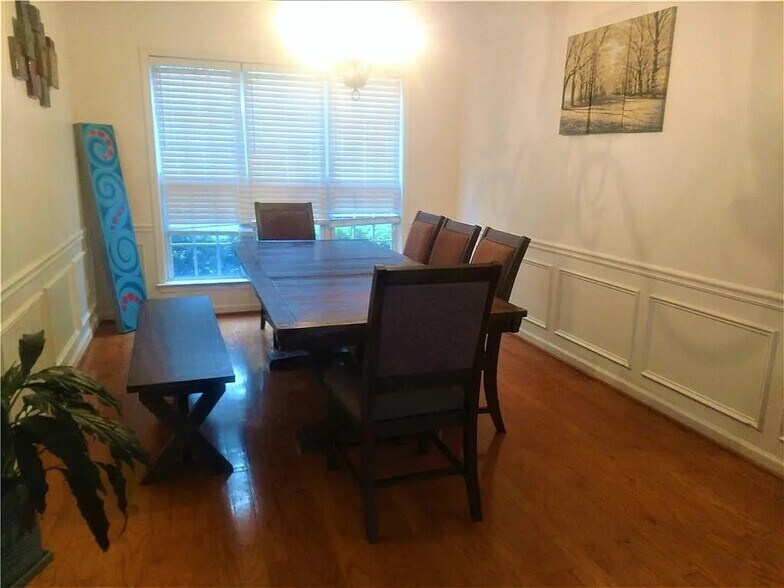 Building Photo - 7320 Brassfield Dr