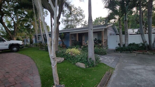 Building Photo - 1115 SW 25th Ave