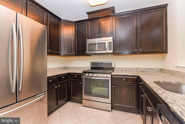 Building Photo - 1331 Sierra Dr
