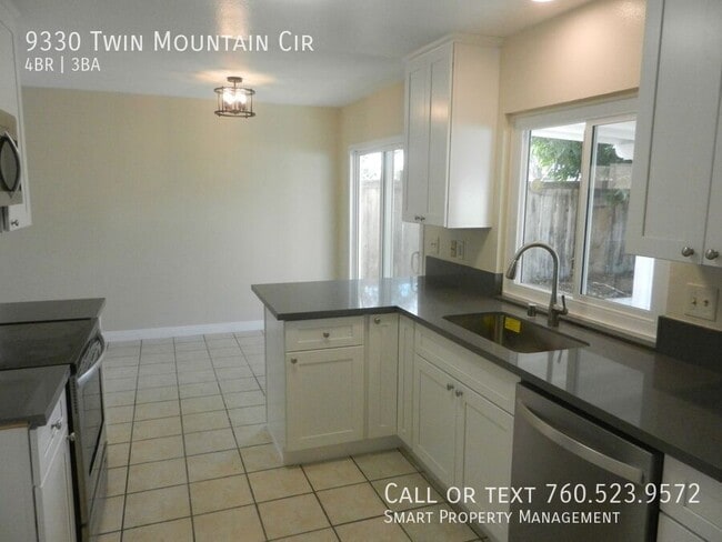 Building Photo - 9330 Twin Mountain Cir