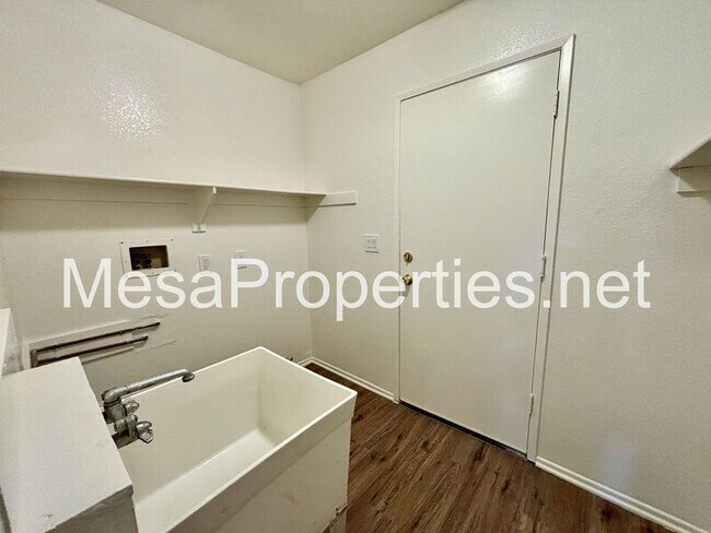 Building Photo - 14390 Hillsborough Dr