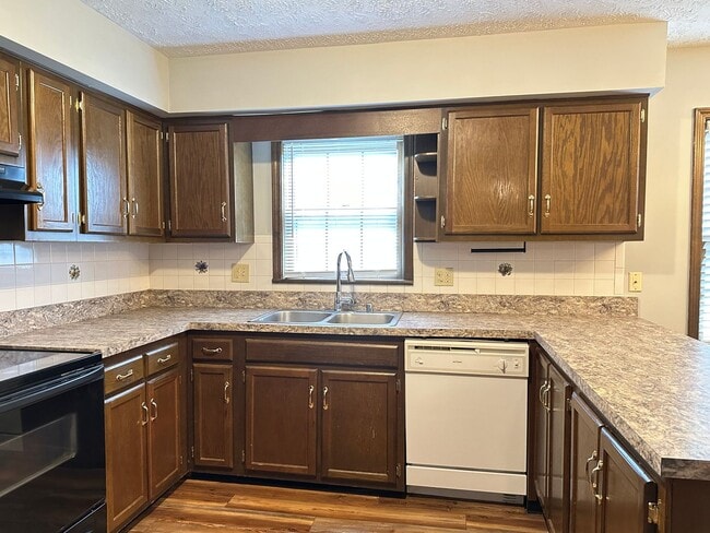 Building Photo - COMING SOON! Lovely 3 BR House in Tates Creek! Garage, Fenced Backyard, Pets Ok