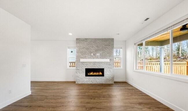 Building Photo - Gorgeous large 4 bedroom home in Tehaleh a...