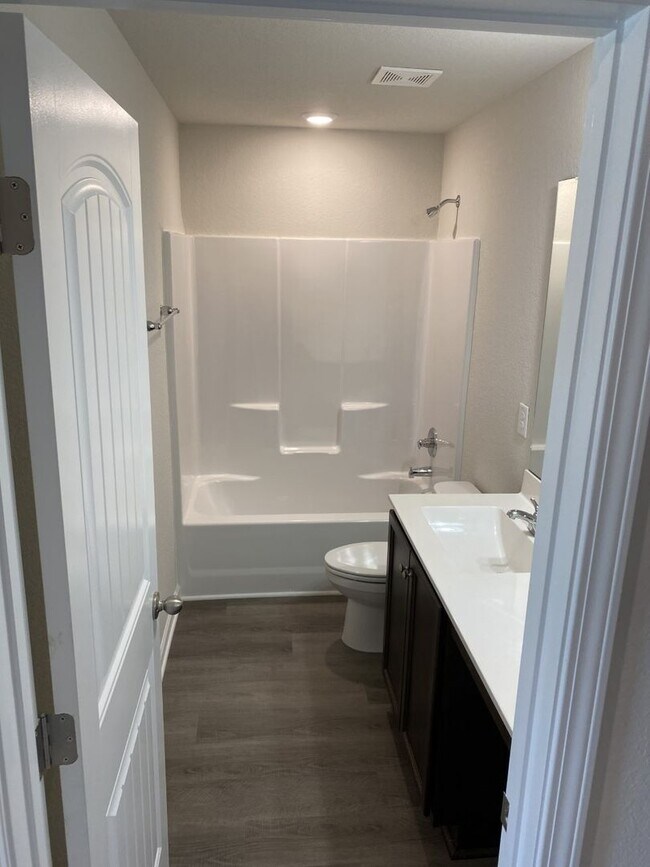 Building Photo - 3 Bedroom Wiggins Village