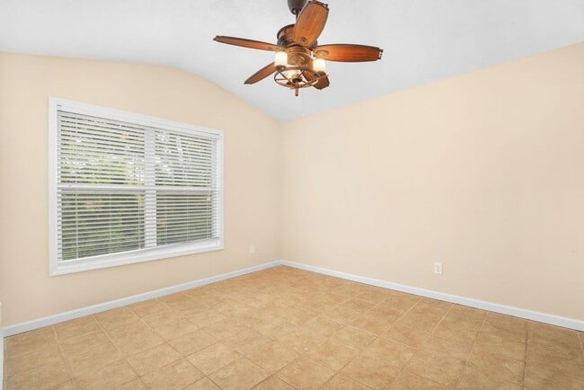 Building Photo - cl1114