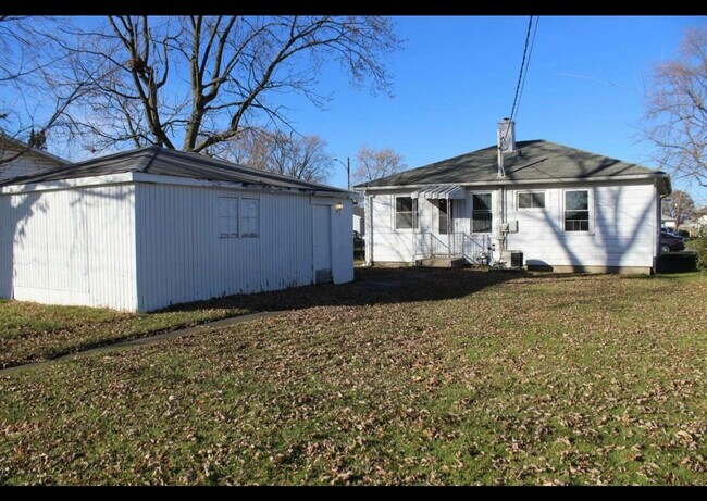 Garage - 2716 Duluth St