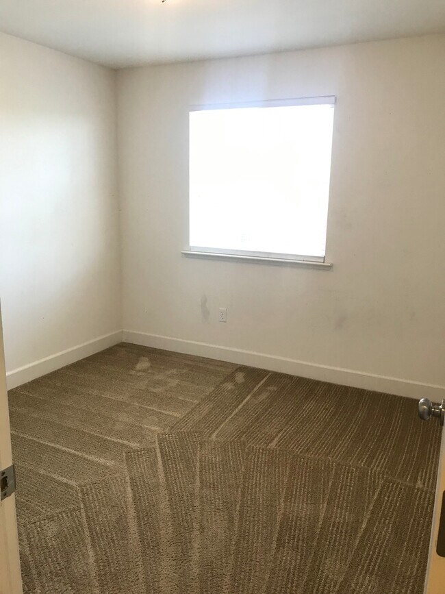 Building Photo - Now Available – 4 Bedroom Home with Loft i...