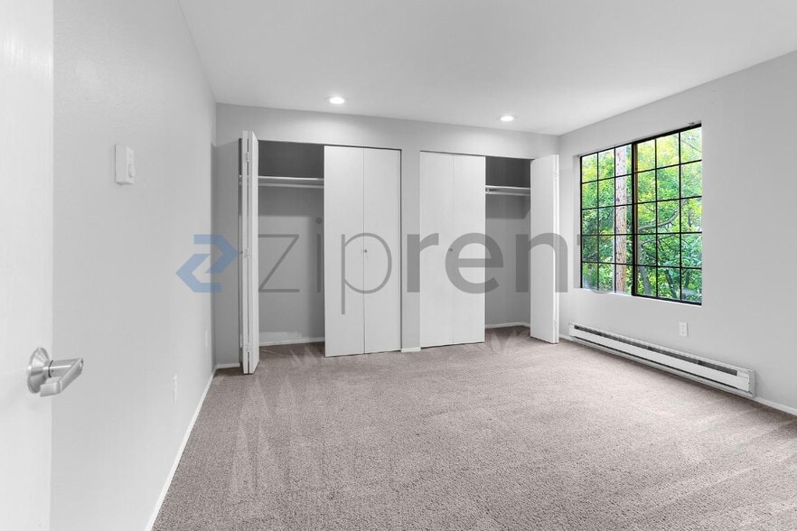 Building Photo - Unit