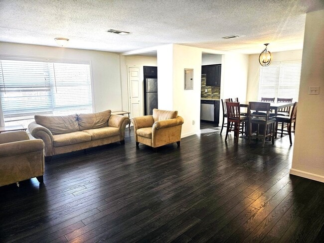 Building Photo - 26 Beacon St