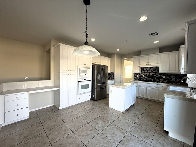 Building Photo - West Lancaster 3 bedroom Home