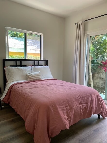 ADU bedroom - 3425 Buckingham Rd