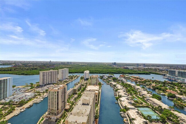 Building Photo - 16001 Collins Ave