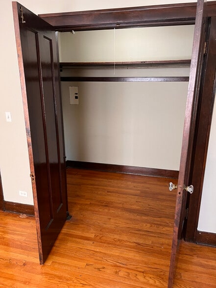 Building Photo - 413 N Main St