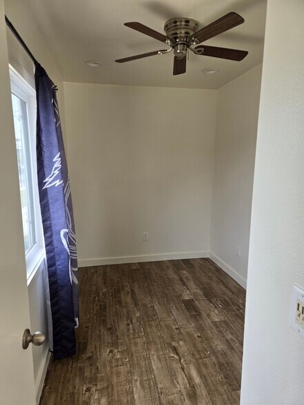 Building Photo - 5700 S Van Ness Ave