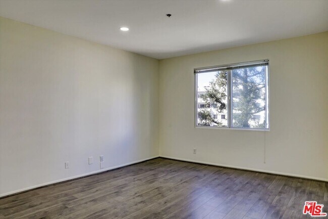 Building Photo - 10600 Wilshire Blvd