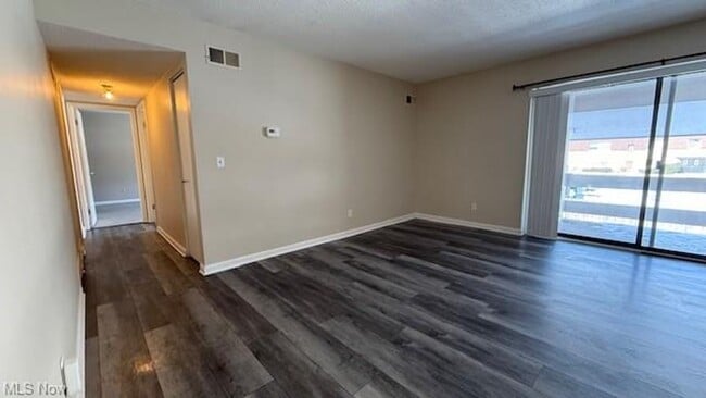 Building Photo - 1263 Lost Nation Rd