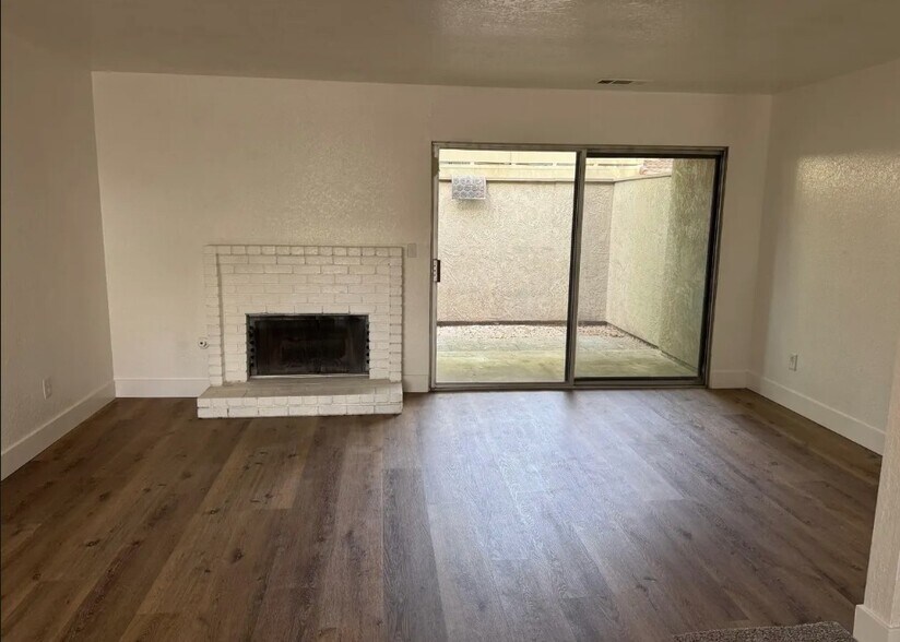 Building Photo - 2116 Mount Vernon Dr