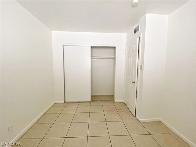 Building Photo - 1904 Rexford Dr