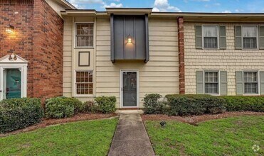 Building Photo - Charming Town Home Available August 12th.