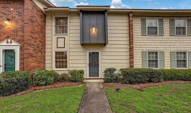 Primary Photo - Charming Town Home Available August 12th.