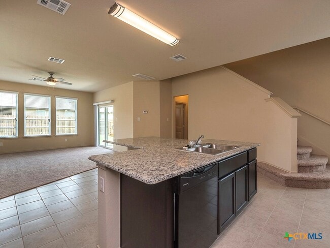Building Photo - 113 Tallow Trl