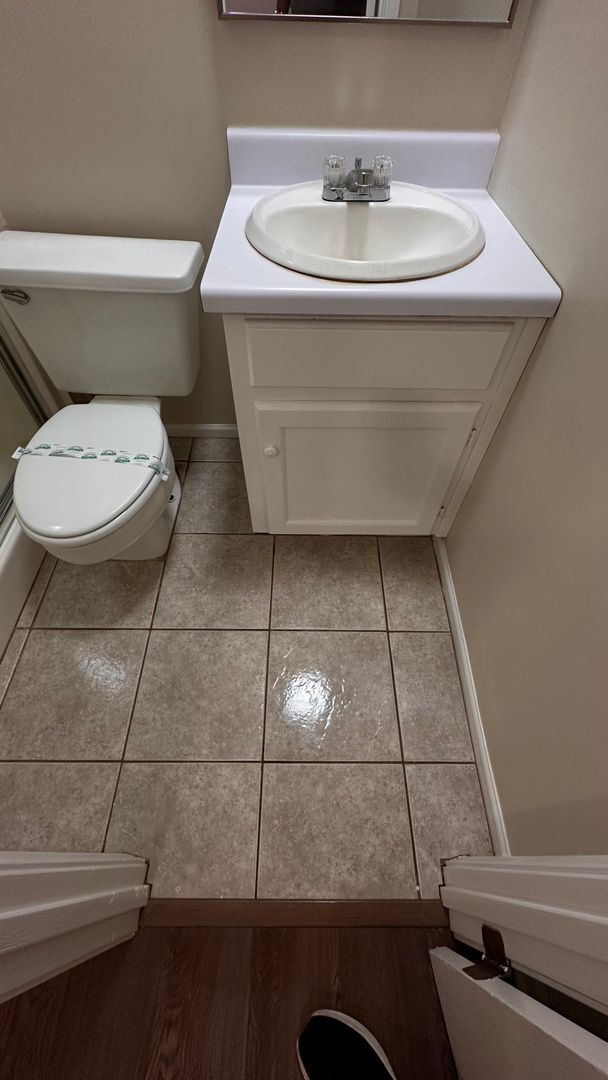 Building Photo - Nice 1 Bed 1 Bath Unit! Available Now!