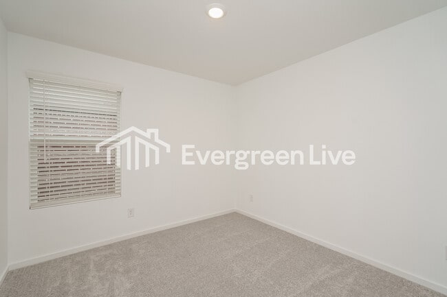 Building Photo - 808 Dressage Ln