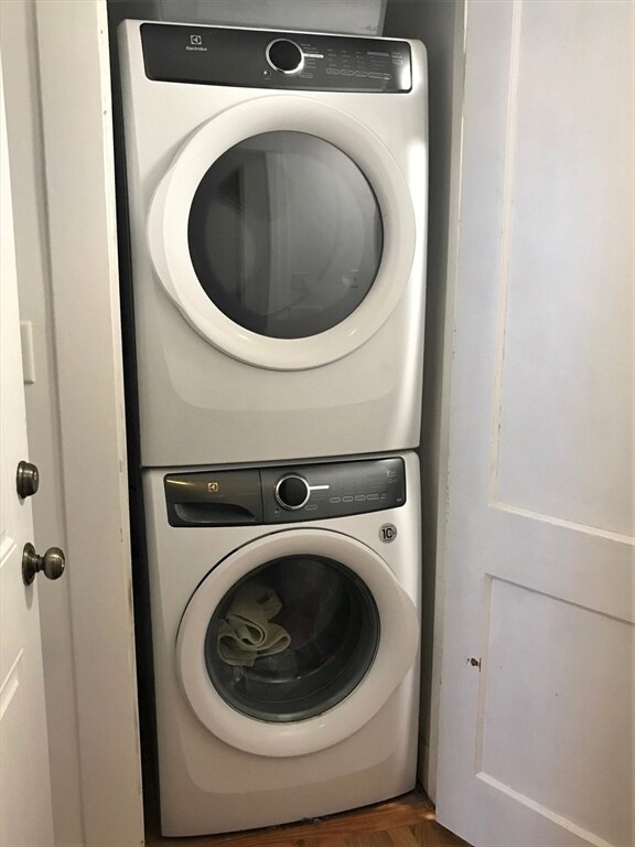 Building Photo - 76 Wenham St