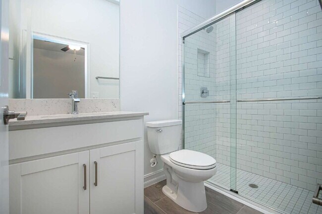 Building Photo - Spacious Like New 4-Bedroom Oasis with 3 Full Baths in Palmetto - Available NOW