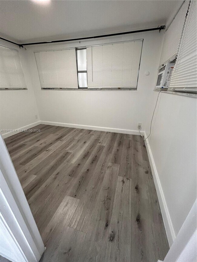 Building Photo - 1019 NE 17th Terrace