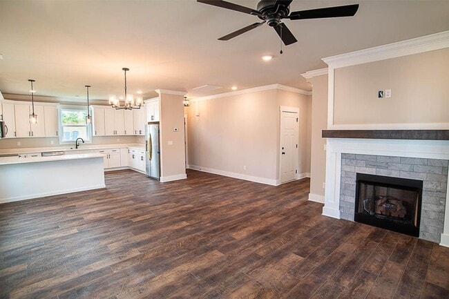 Building Photo - Beautiful 3 Bed, 2.5 Bath, 2 Car Garage - Community Pool & Walking Trail!