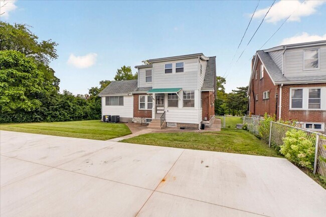 Building Photo - 5203 Windsor Pkwy