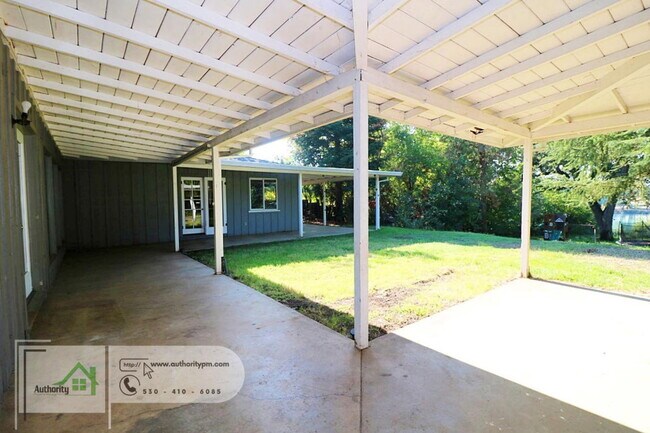 Building Photo - 3180 Wilshire Dr