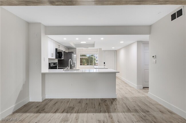 Building Photo - 15171 Cedarwood Ln