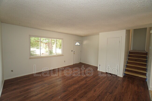 Building Photo - 11536 E Center Dr